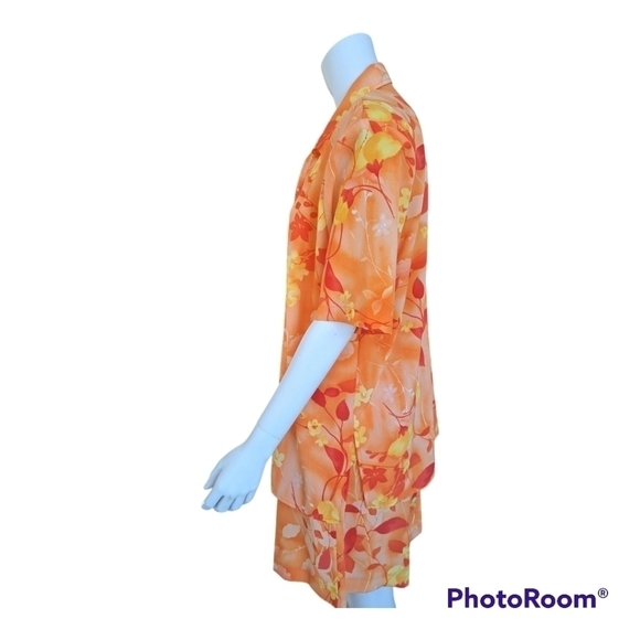 Vintage Actuelle Canada suit floral print set blouse & short 2 pieces Si… - Picture 5 of 15